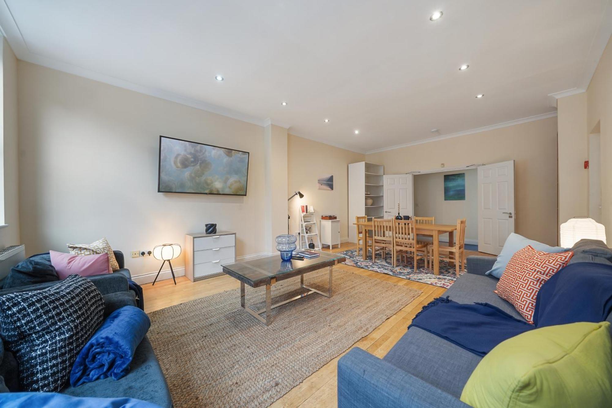The Chic Townhouse In Kings Cross!!! 3 Floors Apartment London